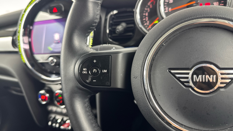 MINI Hatchback 1.5 Cooper Classic 5dr Petrol Hatchback